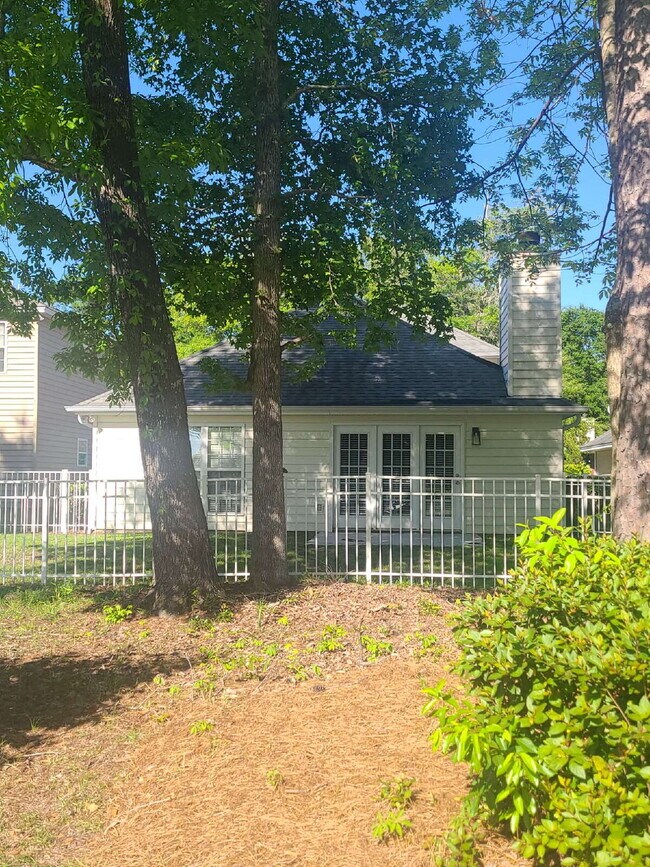 Building Photo - Waterfront Community in Richmond Hill!