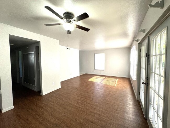Building Photo - 1130 Bois D'Arc St