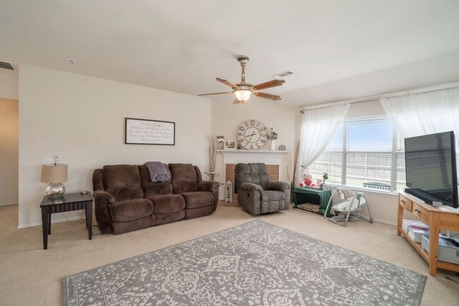 Building Photo - 1327 Primrose Dr