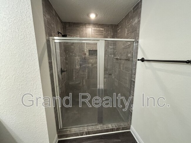 Building Photo - 4415 Village Oak Ln