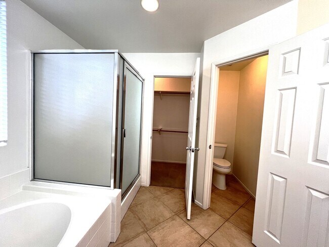 Building Photo - Beautiful 4 Bedroom, 3 Baths Single Family Home In North Fontana for Lease