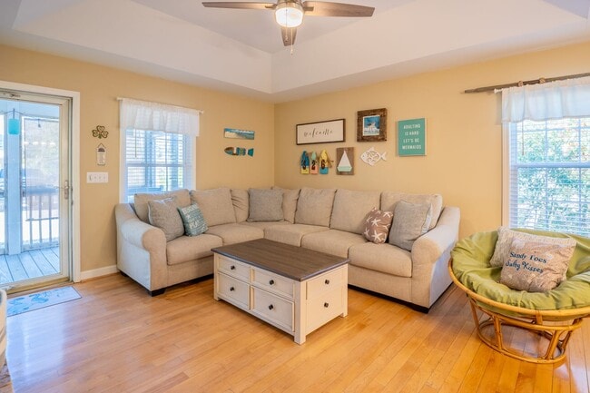 Building Photo - HOT TUB ANYONE?  THIS OFF-SEASON RENTAL IS AVAILABLE FOR A LIMITED TIME