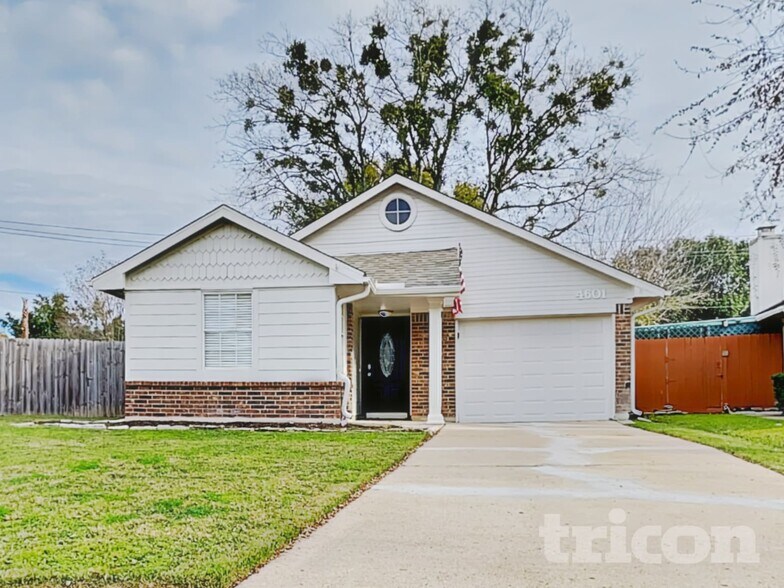 Primary Photo - 4601 Greenwood Dr