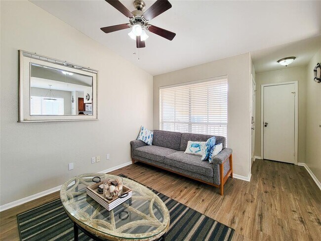 Building Photo - 3506 Cove View Blvd