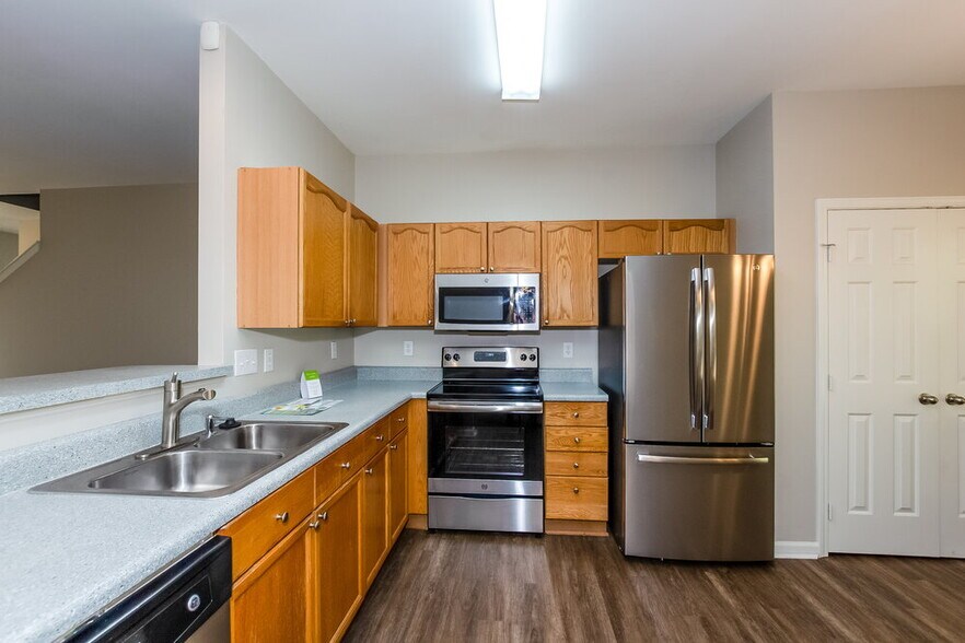 Building Photo - 11430 Northwoods Forest Dr