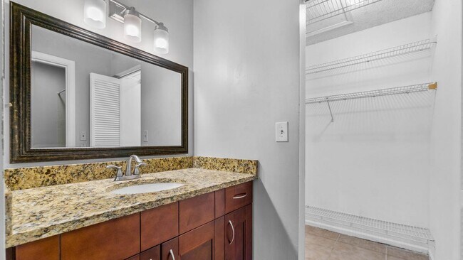 Building Photo - 2900 Olivewood Terrace