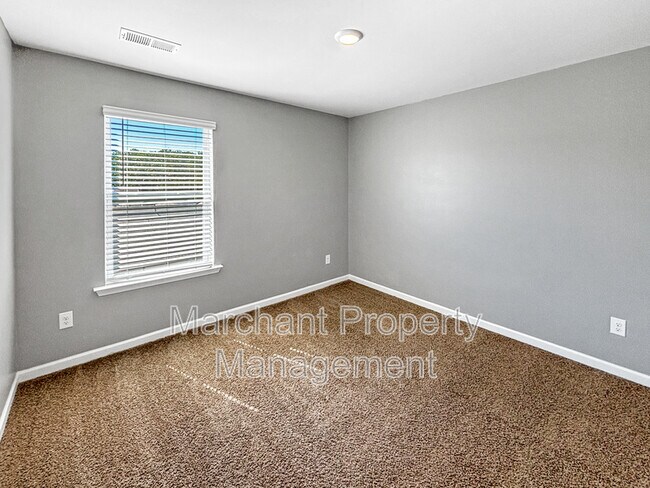 Building Photo - 106 Green Oak Dr