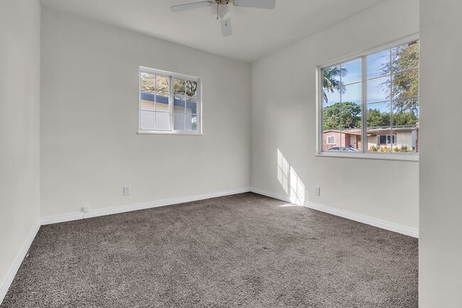 Building Photo - 6120 E Walton St