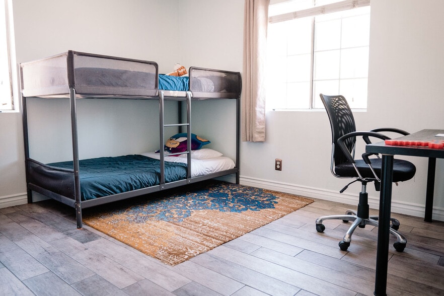 Building Photo - 2631 S Rimpau Blvd