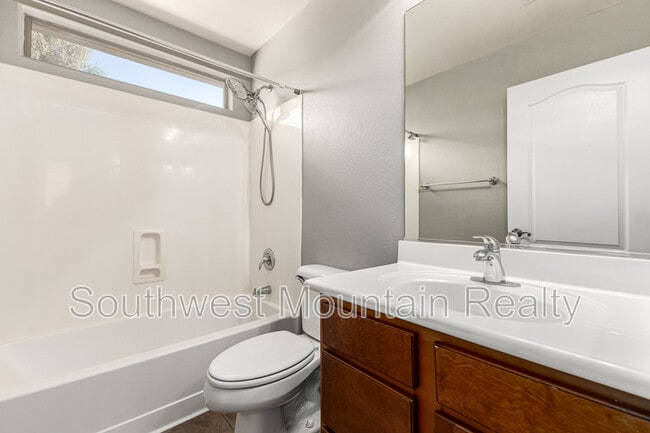 Building Photo - 38426 N Beverly Ave