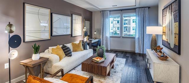 Building Photo - 880 Lake Carolyn Pkwy