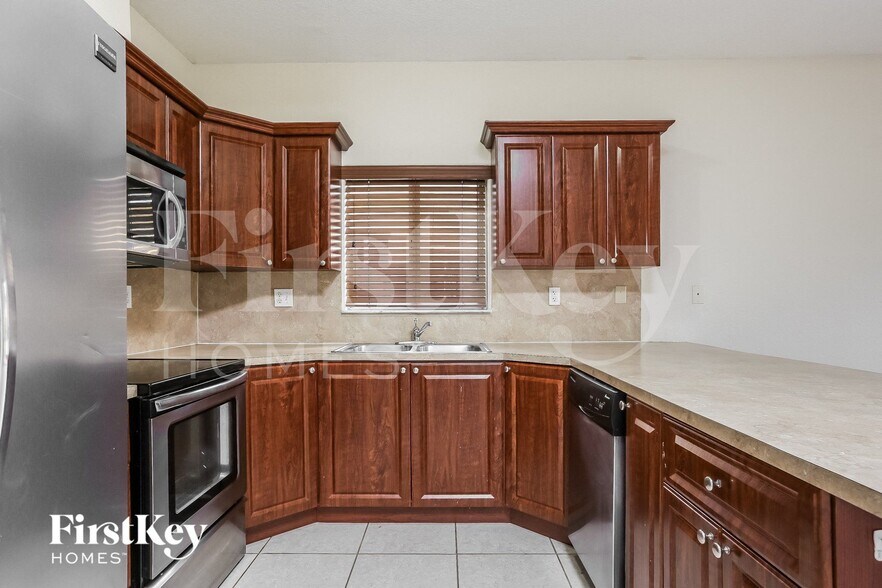 Building Photo - 213 SW 15th Pl