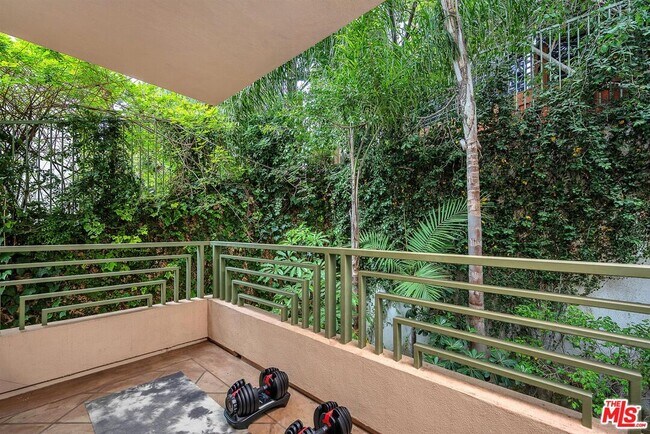 Building Photo - 2111 S Beverly Glen Blvd