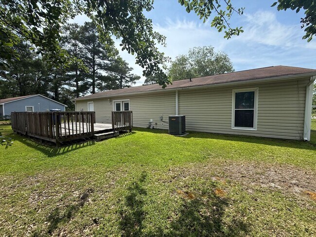 Building Photo - 3 bedroom, 2 bath House