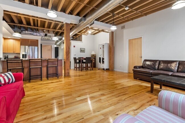 Building Photo - 112 Beach St