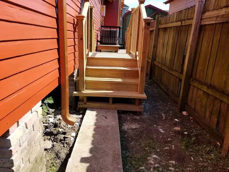 Building Photo - 2538 Lavender St