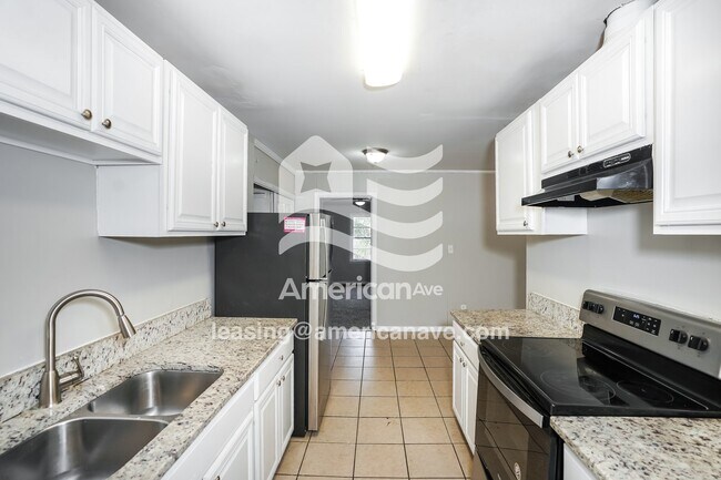 Building Photo - 102 Oakdale Dr