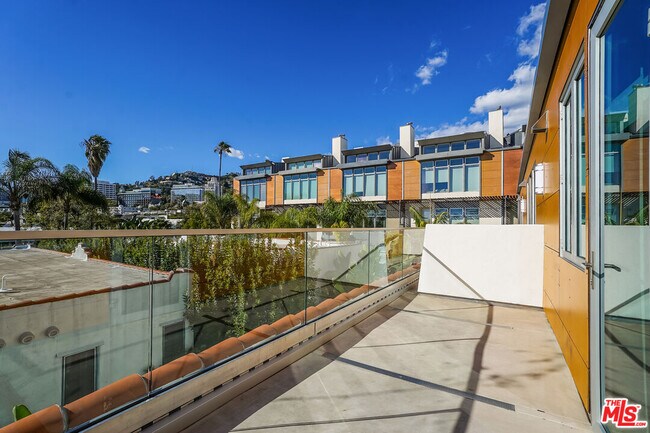 Building Photo - 1250 N Harper Ave