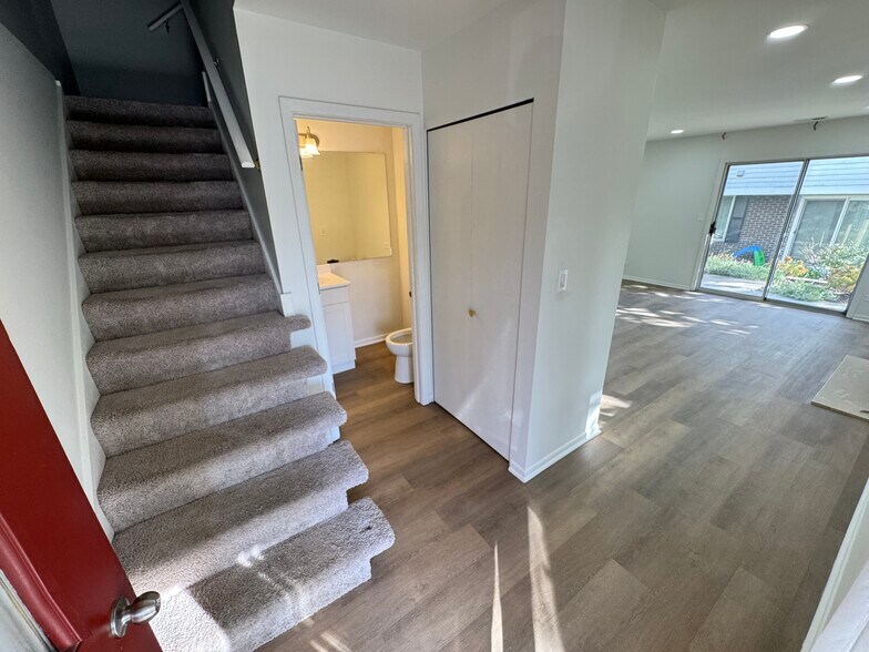 Building Photo - 7917 Knottingham Cir