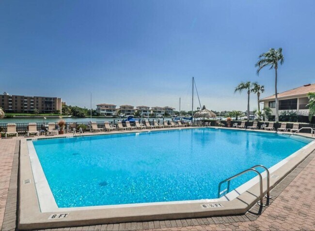 Building Photo - 4770 Brittany Dr S