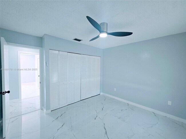 Building Photo - 20504 NE 9th Ct