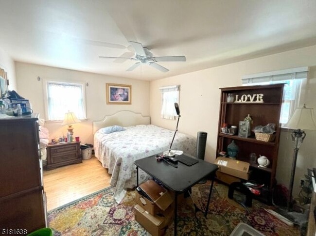 Building Photo - 136 Cedar Lake Rd W