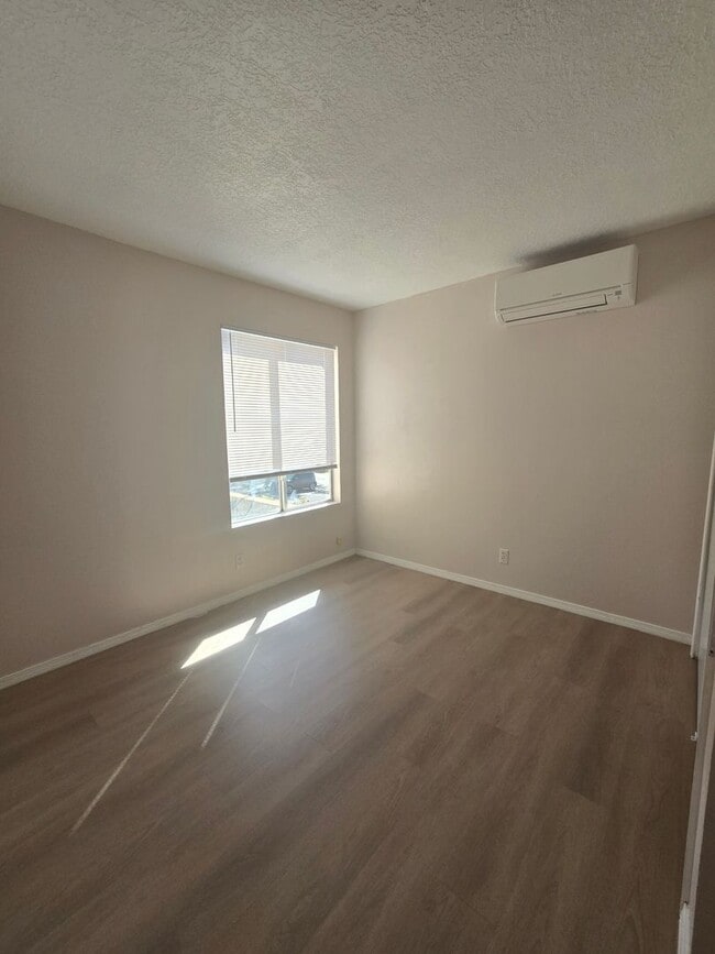 Building Photo - Beautiful 4 Bedroom 2 1/2 Bath Home in a Highly Desirable Neighborhood!