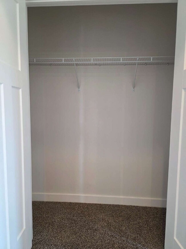 Building Photo - 3 Bedroom, 2.5 Bath End Unit Townhome on C...