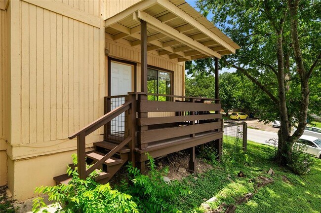 Building Photo - 2316 Montclaire St