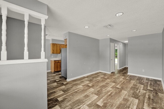 Building Photo - ***1ST MONTH RENT FREE! Cute 1 Bedroom Apartment In Orange City