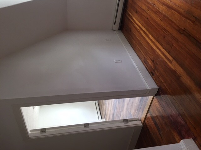 Building Photo - 349 Thayer St