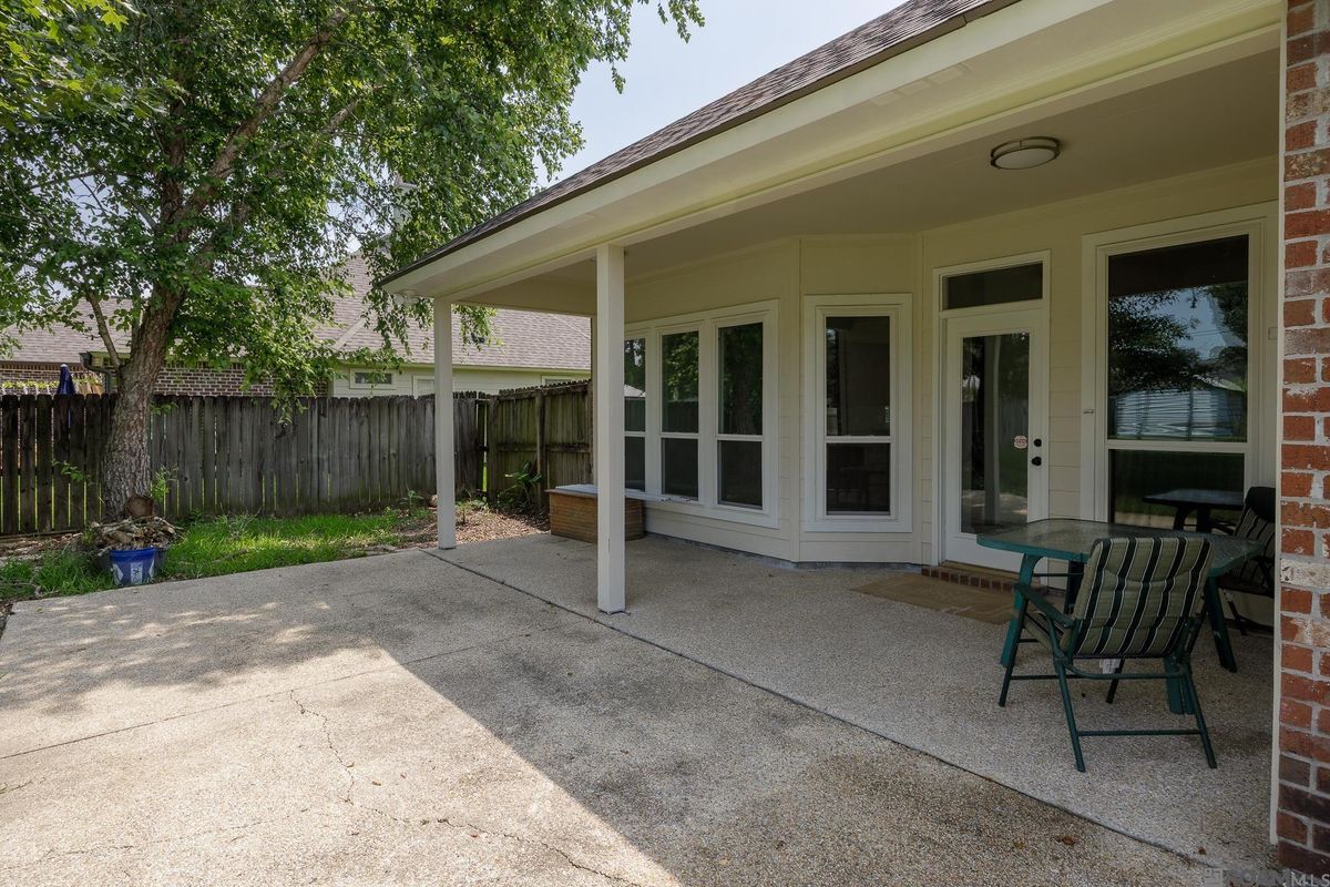 Building Photo - 10417 Oakline Dr