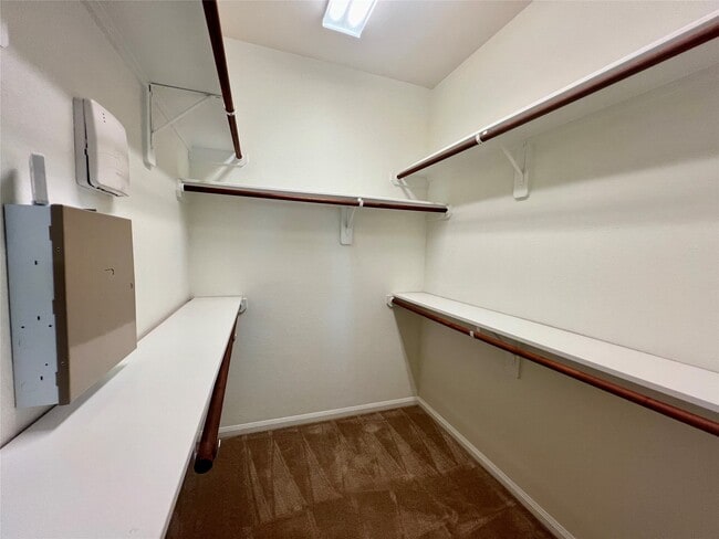 Building Photo - 25307 Holton Ridge Dr