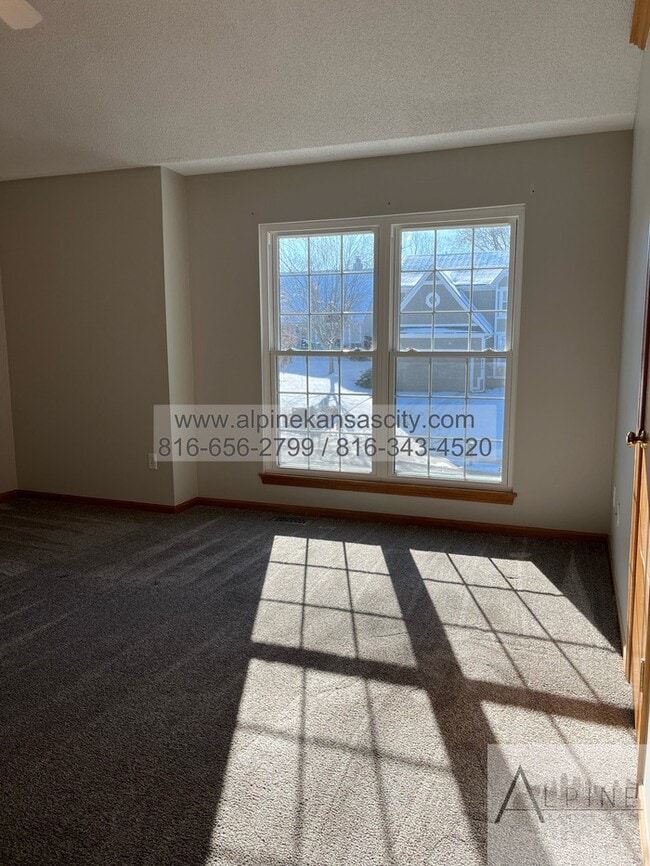 Building Photo - Beautiful California Split in Platte County