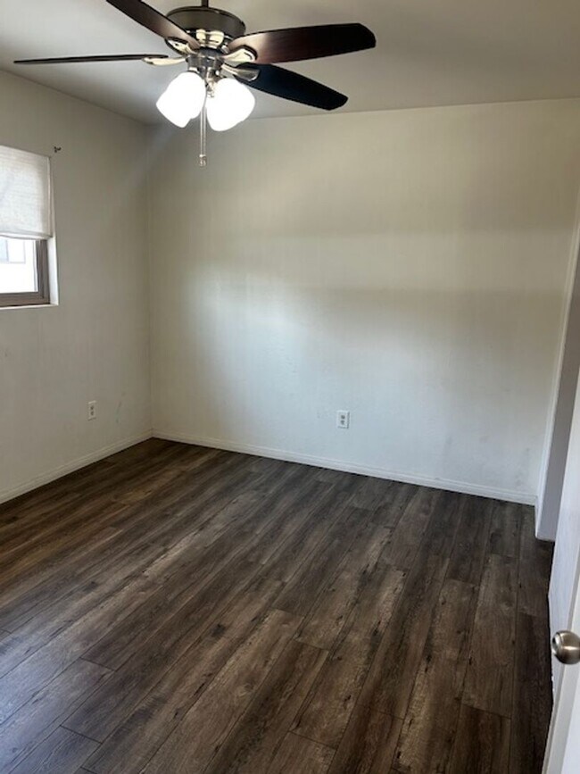 Building Photo - Single Family Home / Condo for Rent - Southwest Bakersfield
