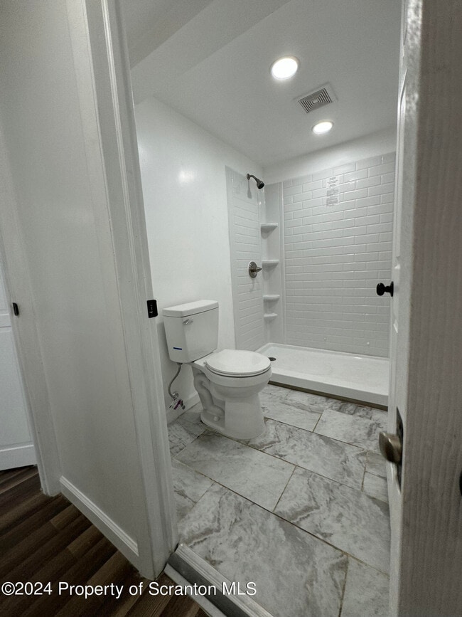 Building Photo - 1743 Clearview St