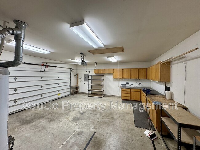 Building Photo - 741 SE Camellia Ct