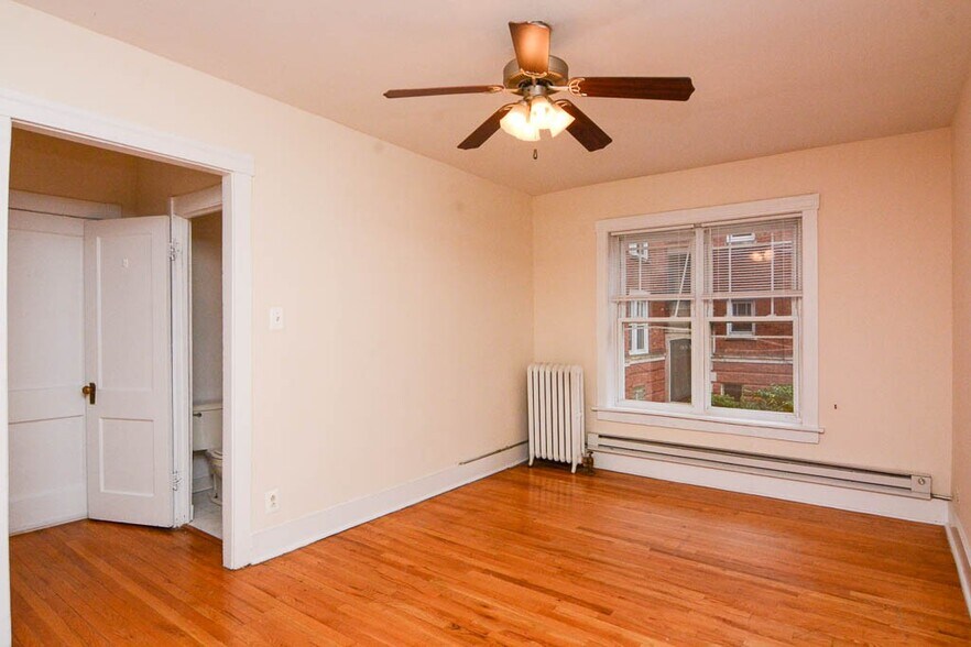 Building Photo - 718 W Cornelia Ave