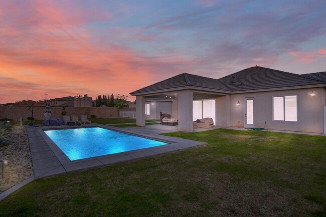 Building Photo - 5-Bedroom Pool & Spa Home in Masterpiece Estates
