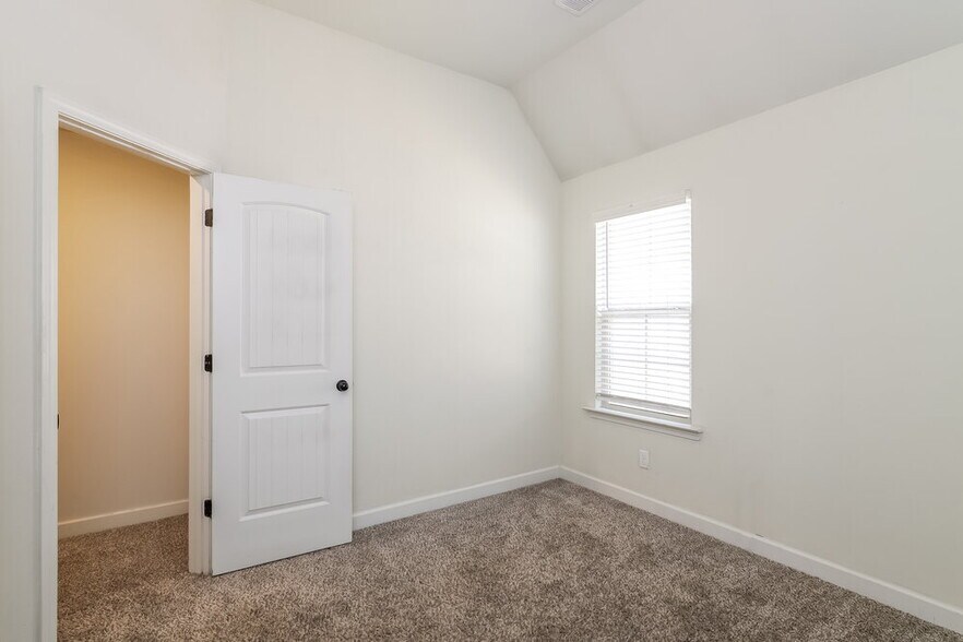Building Photo - 1451 Switzer Dr