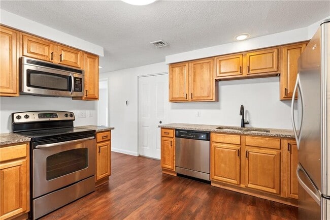 Building Photo - 30 Argyle Ave