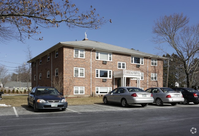 Primary Photo - Hampton Arms Apartments