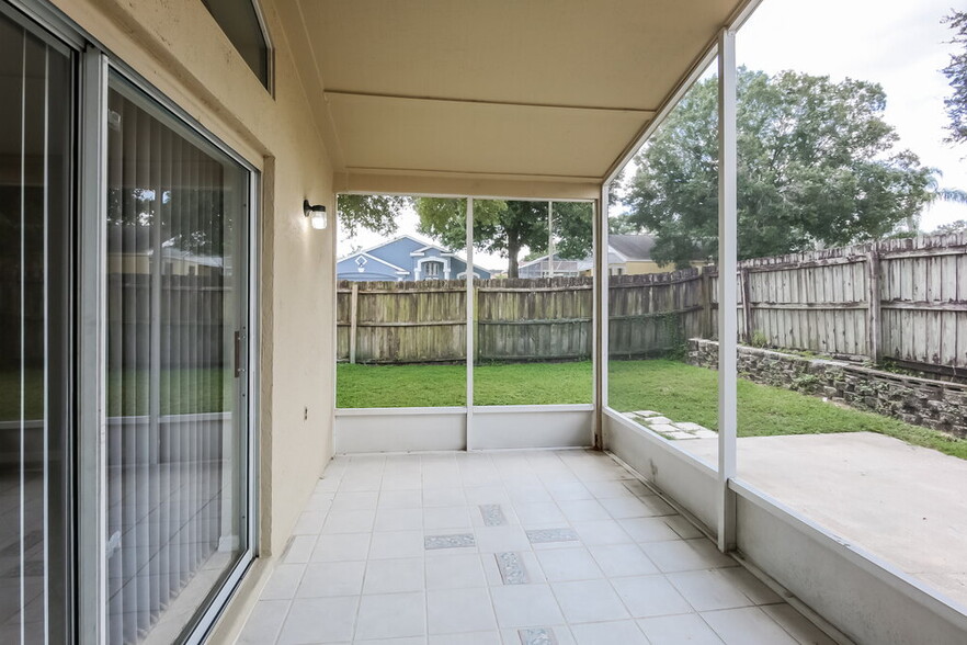 Building Photo - 402 Sangria Dr