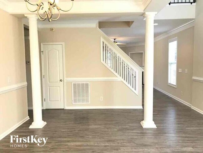 Building Photo - 1988 Sinclair Trce