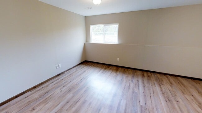 Building Photo - Luxury Townhome