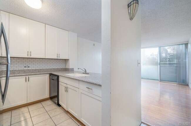 Building Photo - RARELY AVAILABLE PEARL TWO CONDO IN AIEA 1...