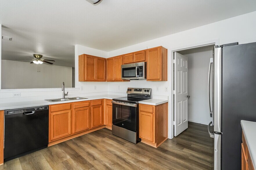 Building Photo - 5328 Lava Rock Dr