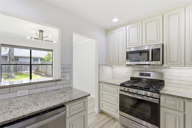 Building Photo - 2326 Dowd Ln