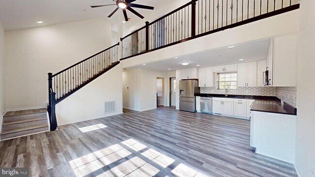 Building Photo - 40750 King Dr