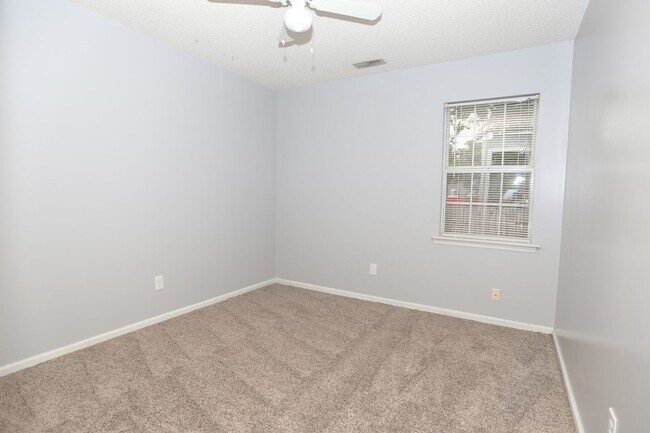 Building Photo - 621 S Hampton Dr
